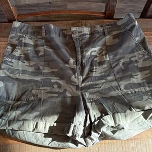 Social Standard Women's Boardwalk Camo Pull On Stretch Shorts Size XXL